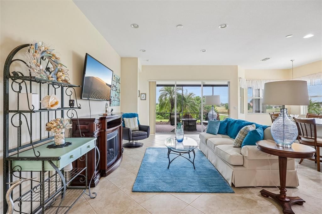 For Sale: $389,900 (2 beds, 2 baths, 1861 Square Feet)
