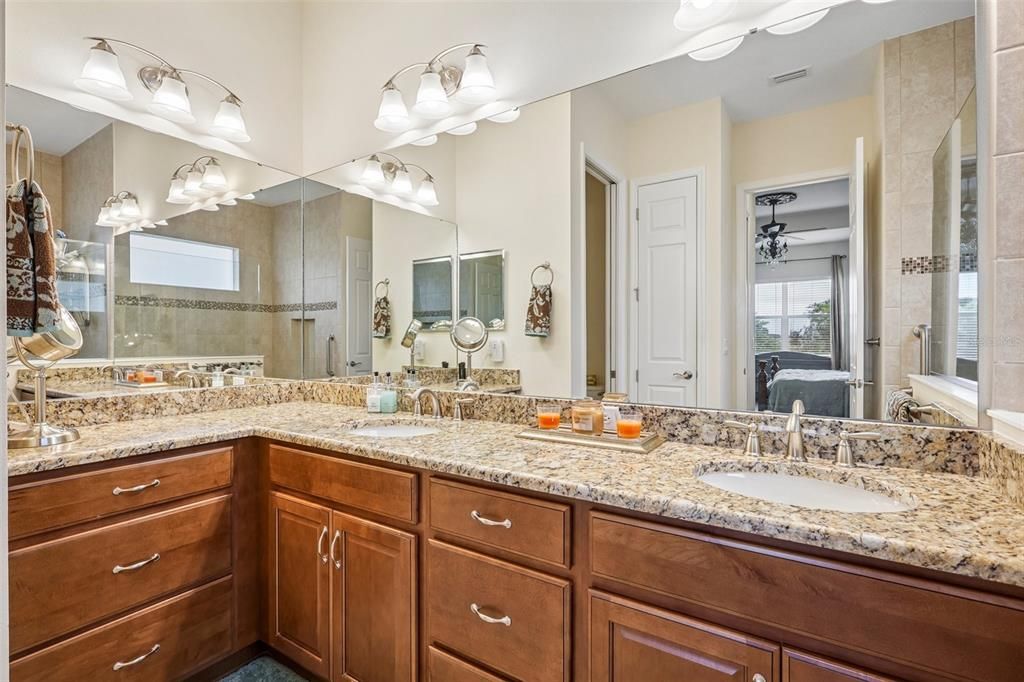 For Sale: $389,900 (2 beds, 2 baths, 1861 Square Feet)