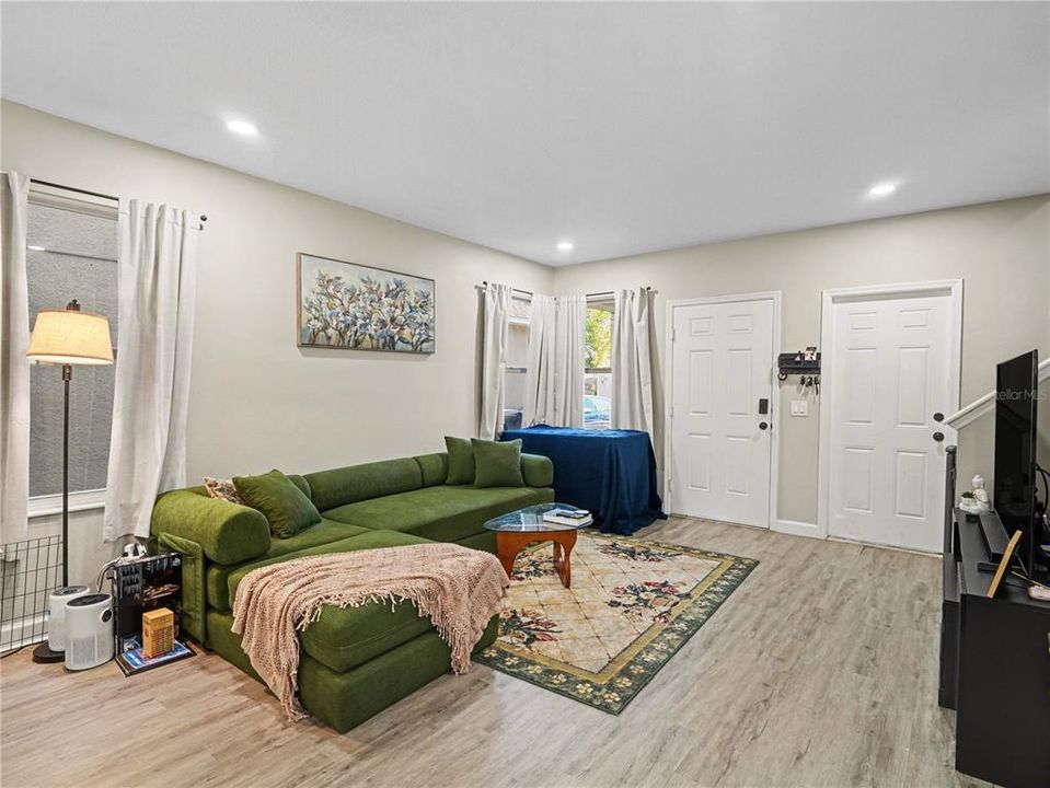 For Rent: $2,500 (4 beds, 2 baths, 1754 Square Feet)