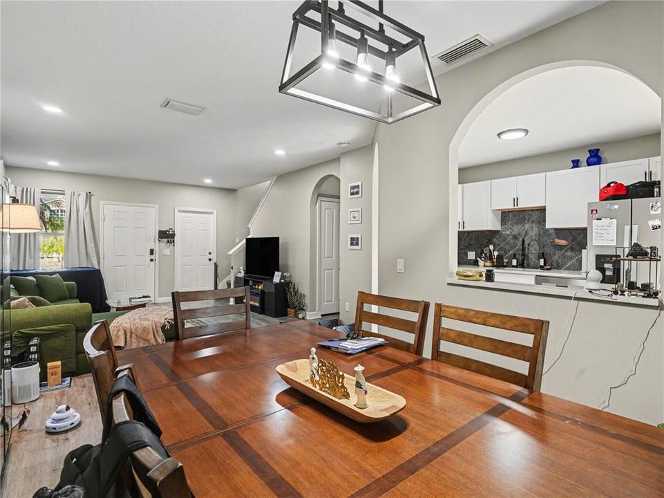 For Rent: $2,500 (4 beds, 2 baths, 1754 Square Feet)