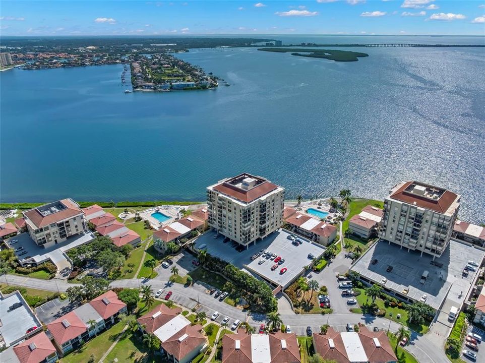 For Sale: $525,000 (2 beds, 2 baths, 1150 Square Feet)