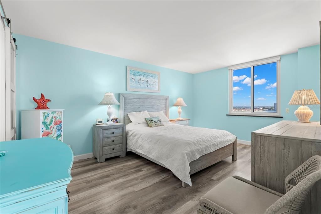 For Sale: $525,000 (2 beds, 2 baths, 1150 Square Feet)