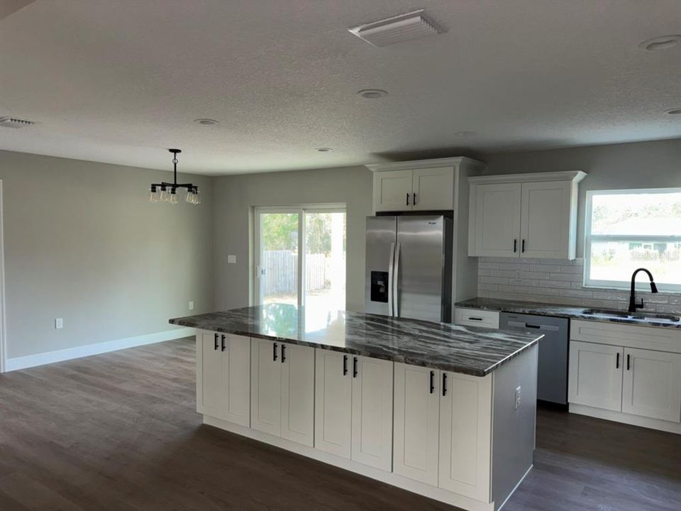 待售: $289,900 (4 贝兹, 2 浴室, 1895 平方英尺)
