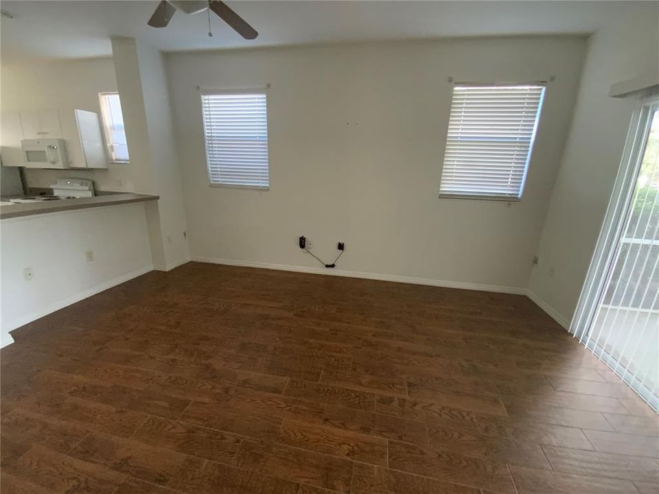 В аренду: $1,900 (2 спален, 2 ванн, 1242 Квадратных фут)