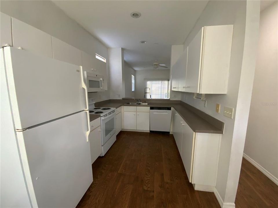 В аренду: $1,900 (2 спален, 2 ванн, 1242 Квадратных фут)