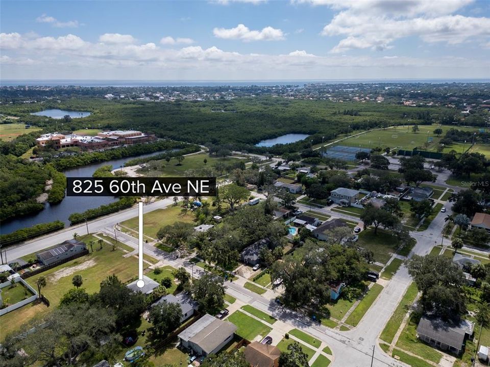 For Sale: $190,000 (2 beds, 1 baths, 724 Square Feet)