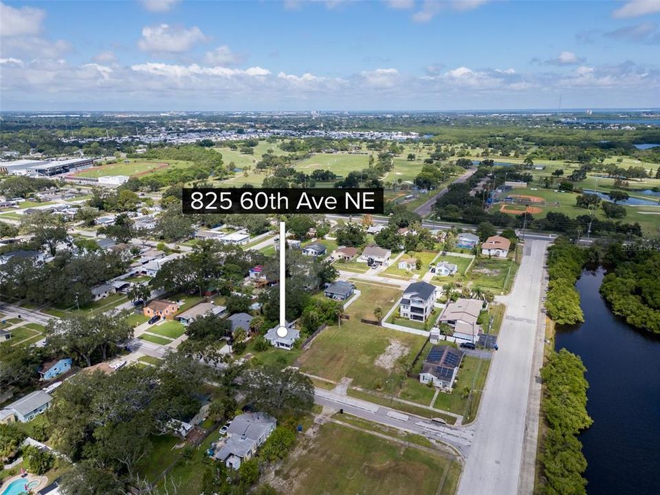 For Sale: $190,000 (2 beds, 1 baths, 724 Square Feet)