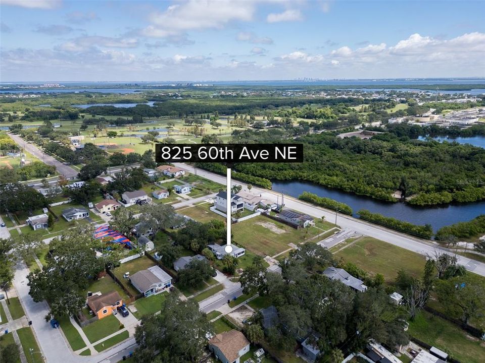 For Sale: $190,000 (2 beds, 1 baths, 724 Square Feet)