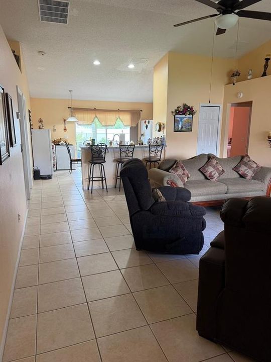 En Venta: $315,000 (3 camas, 2 baños, 1435 Pies cuadrados)