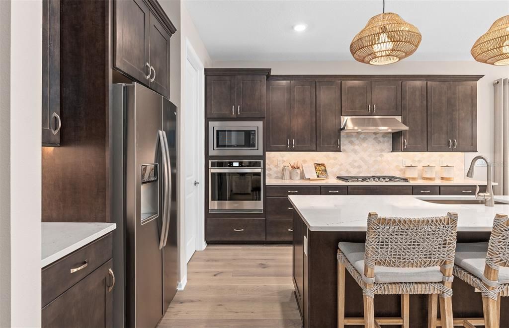 На продажу: $512,900 (2 спален, 2 ванн, 2107 Квадратных фут)