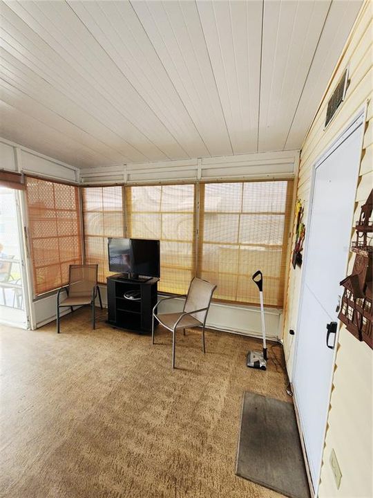 For Sale: $134,900 (2 beds, 2 baths, 996 Square Feet)
