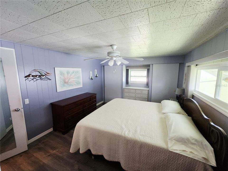 For Sale: $134,900 (2 beds, 2 baths, 996 Square Feet)