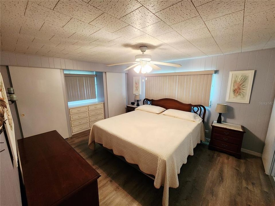 For Sale: $134,900 (2 beds, 2 baths, 996 Square Feet)