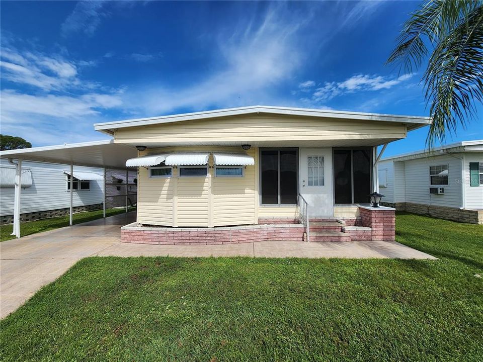 For Sale: $134,900 (2 beds, 2 baths, 996 Square Feet)