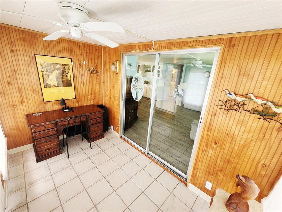 For Sale: $134,900 (2 beds, 2 baths, 996 Square Feet)