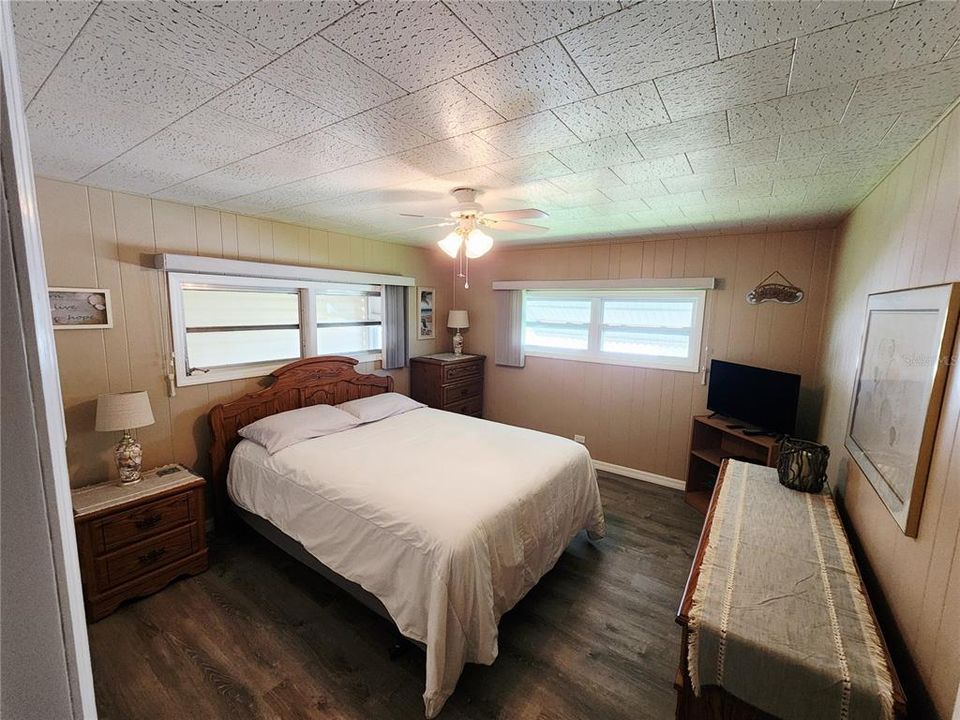 For Sale: $134,900 (2 beds, 2 baths, 996 Square Feet)