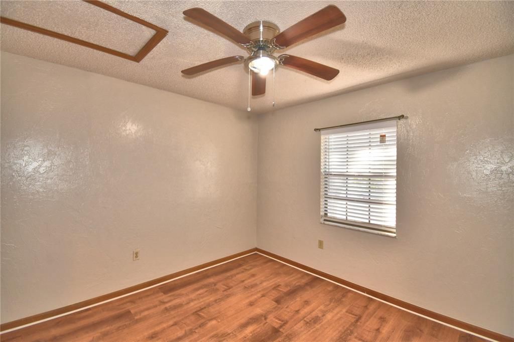 В аренду: $1,325 (2 спален, 1 ванн, 3264 Квадратных фут)