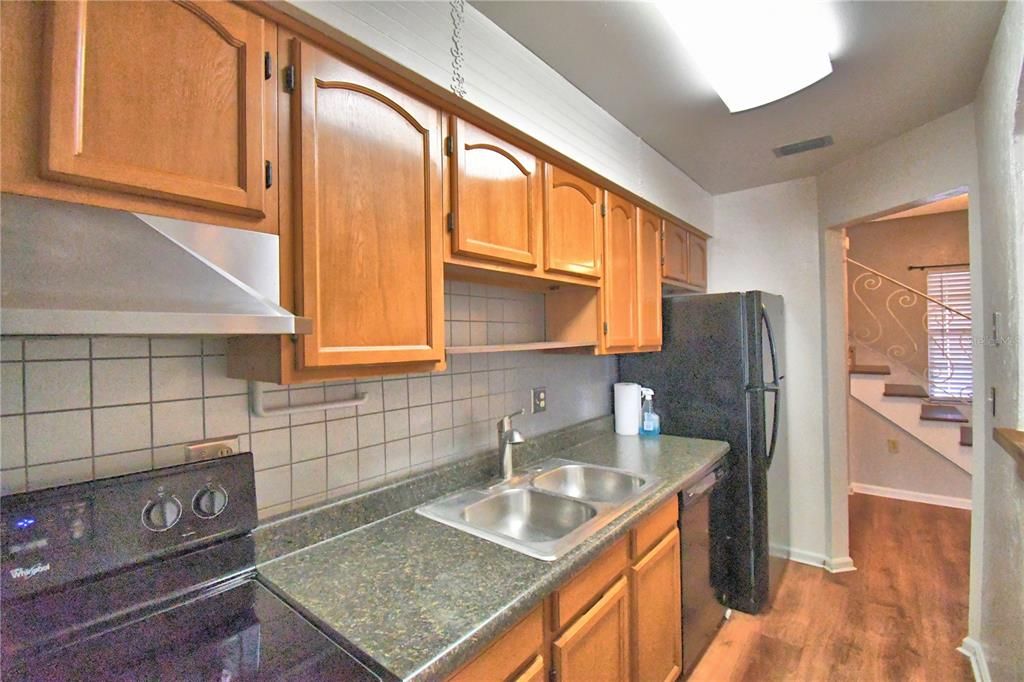 В аренду: $1,325 (2 спален, 1 ванн, 3264 Квадратных фут)