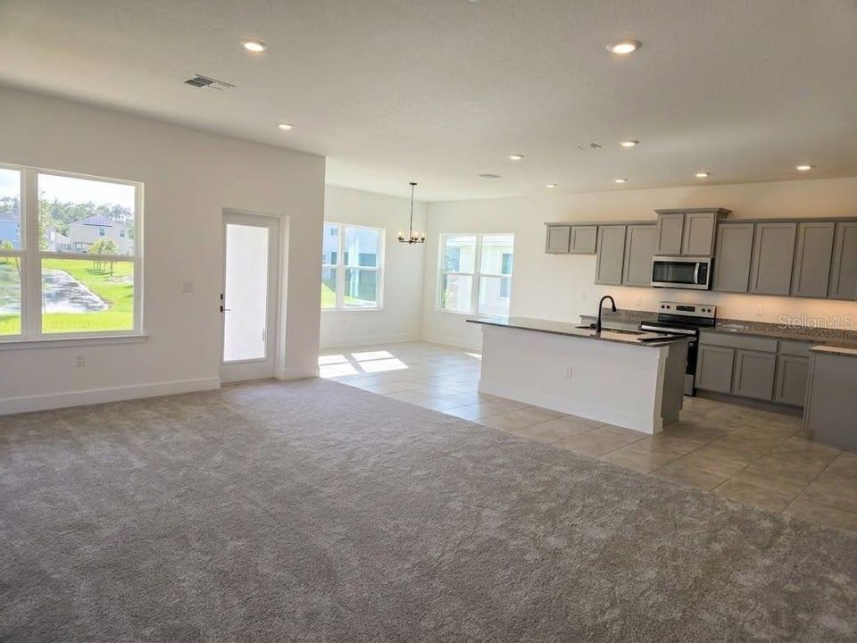 For Sale: $407,900 (4 beds, 2 baths, 2202 Square Feet)