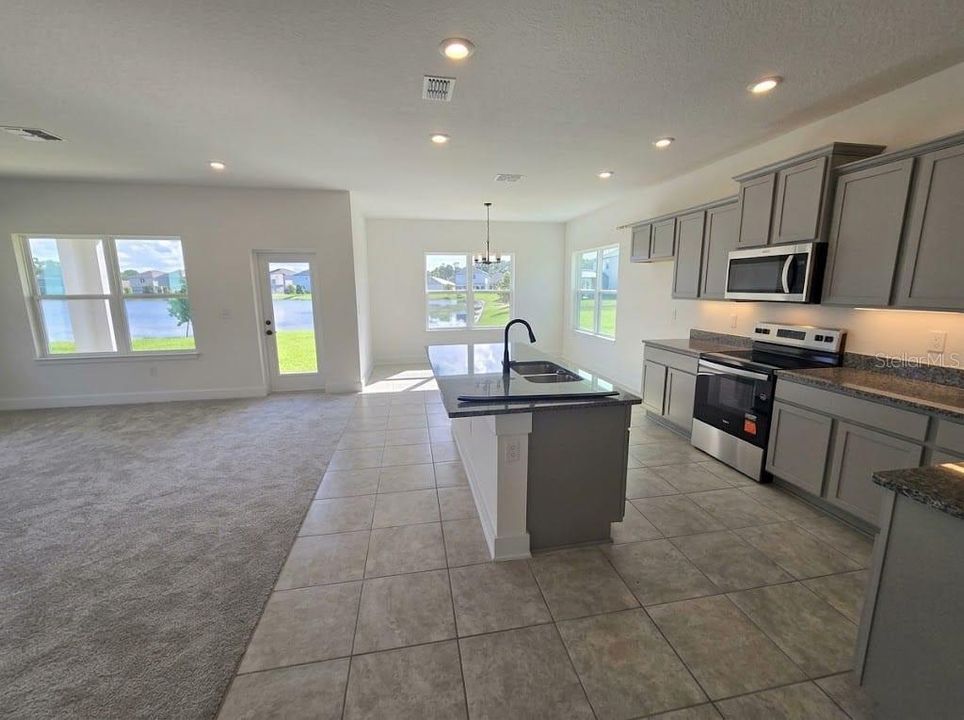 For Sale: $407,900 (4 beds, 2 baths, 2202 Square Feet)