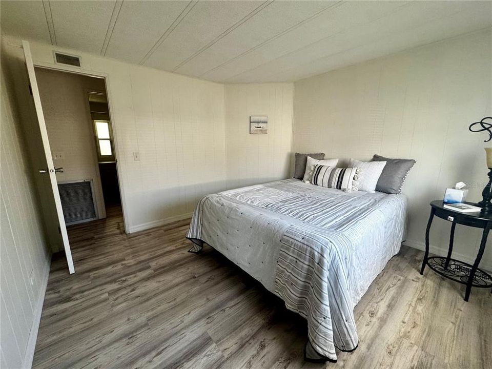 For Sale: $139,000 (2 beds, 2 baths, 1056 Square Feet)