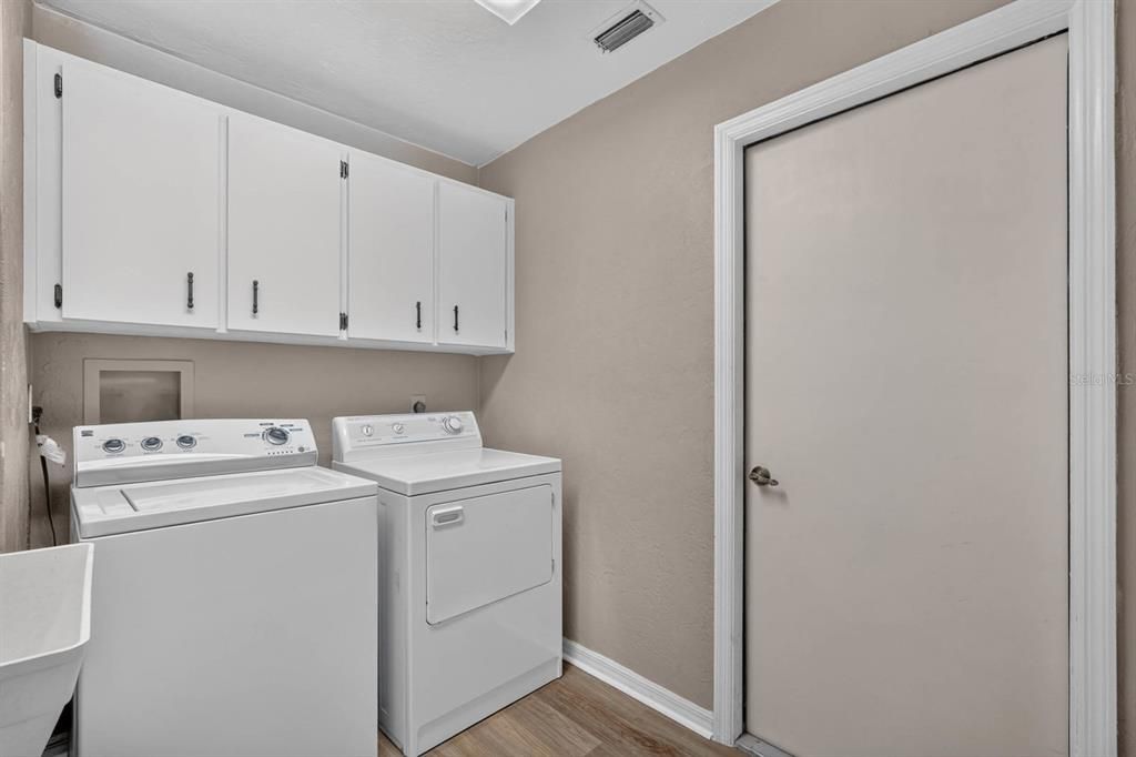 For Sale: $319,000 (3 beds, 2 baths, 1867 Square Feet)