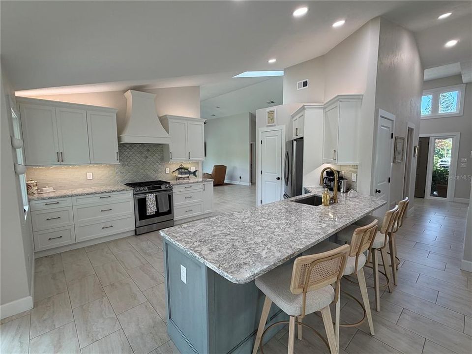 For Rent: $4,850 (3 beds, 2 baths, 2545 Square Feet)