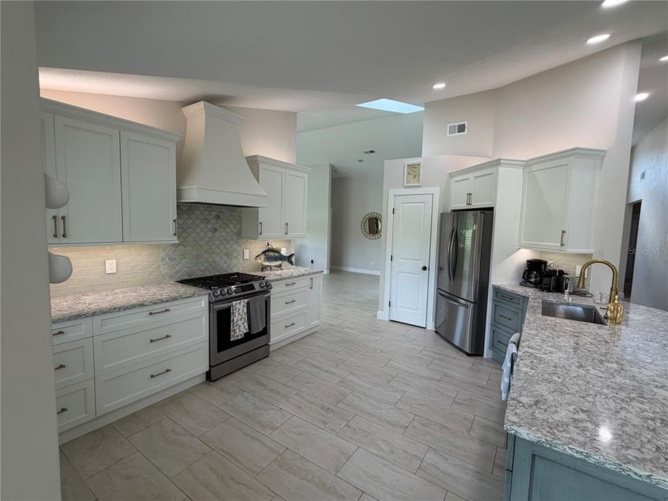 For Rent: $4,850 (3 beds, 2 baths, 2545 Square Feet)