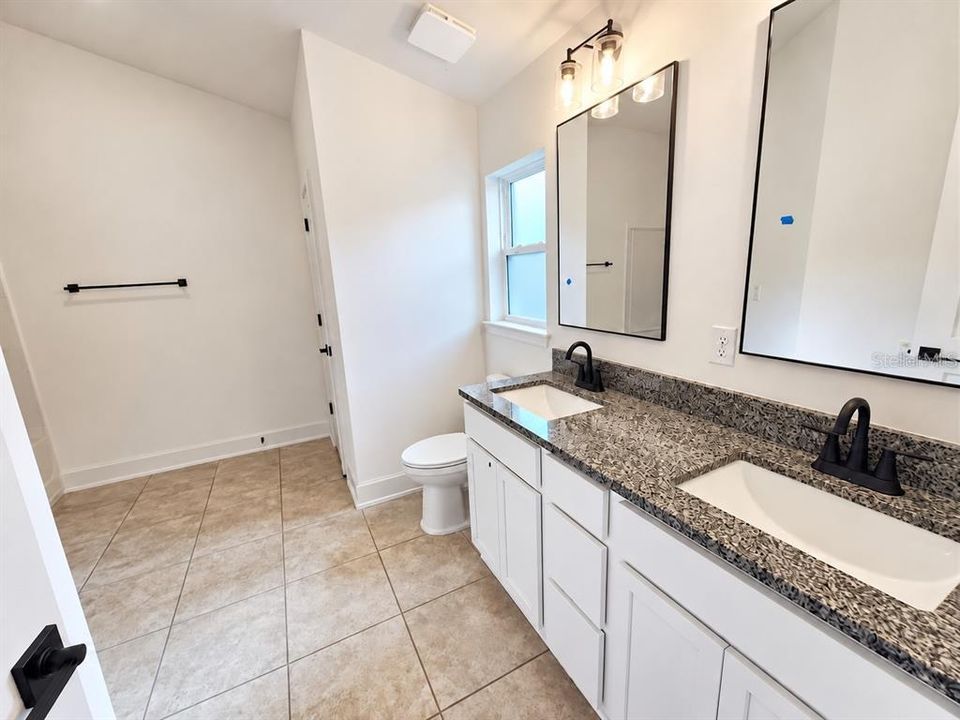 For Sale: $387,900 (4 beds, 2 baths, 1820 Square Feet)
