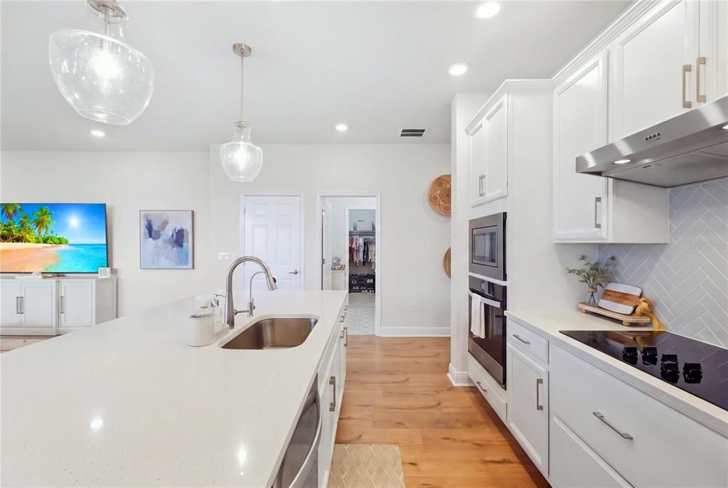 For Sale: $499,990 (3 beds, 2 baths, 1958 Square Feet)