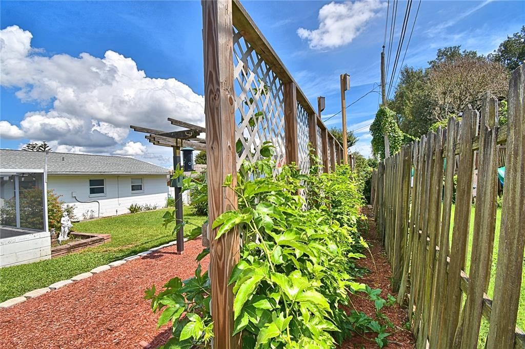 На продажу: $293,600 (3 спален, 2 ванн, 1468 Квадратных фут)