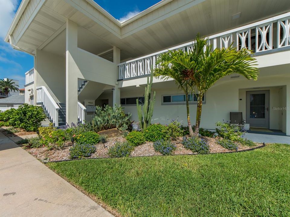 For Rent: $2,800 (2 beds, 1 baths, 1070 Square Feet)