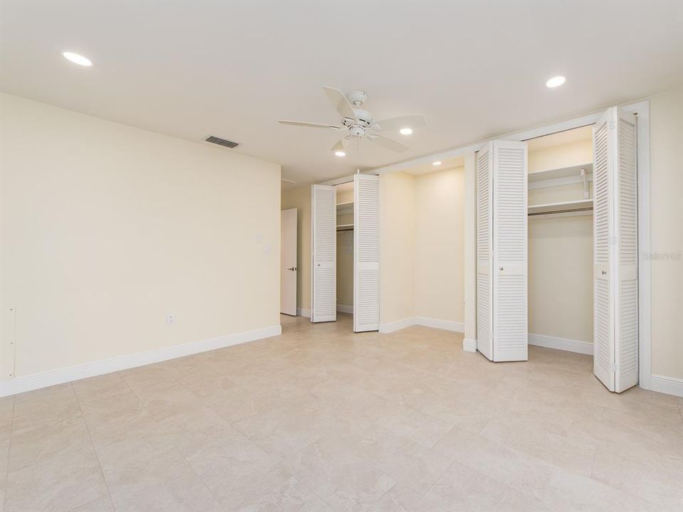 For Rent: $2,800 (2 beds, 1 baths, 1070 Square Feet)
