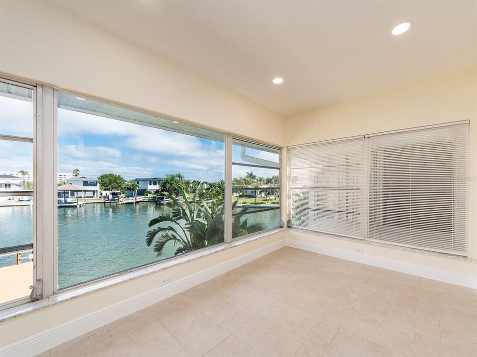 For Rent: $2,800 (2 beds, 1 baths, 1070 Square Feet)