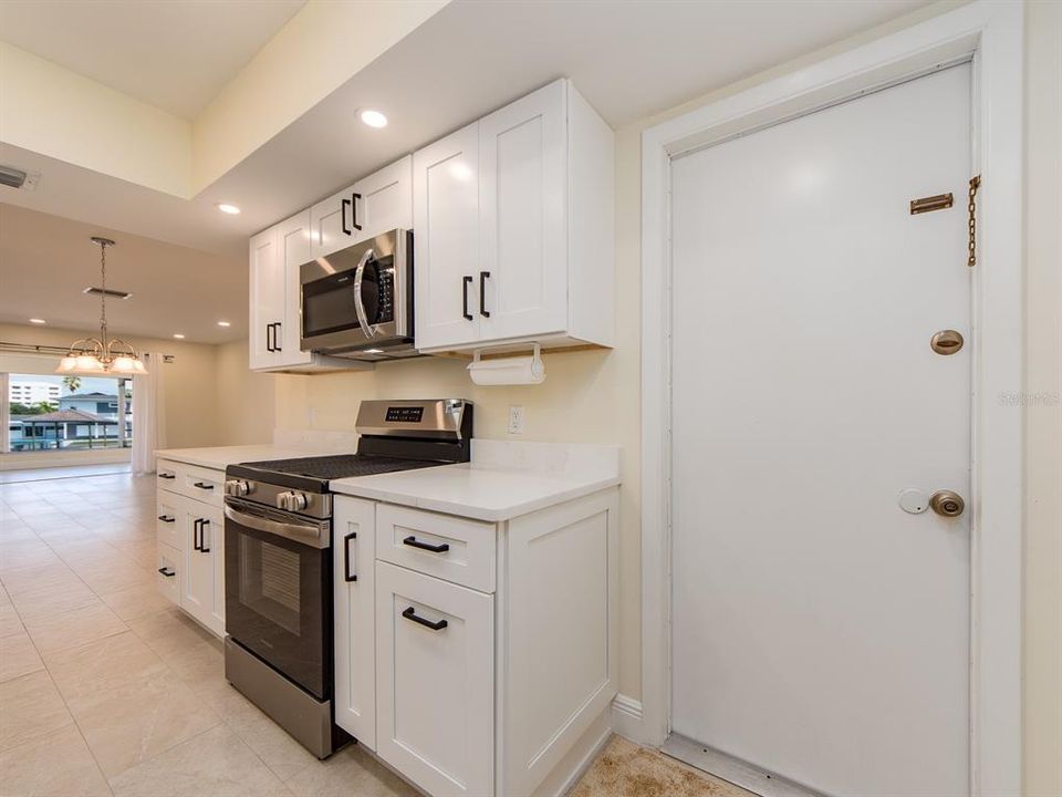 For Rent: $2,800 (2 beds, 1 baths, 1070 Square Feet)
