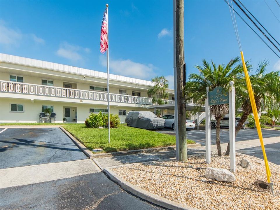 For Rent: $2,800 (2 beds, 1 baths, 1070 Square Feet)