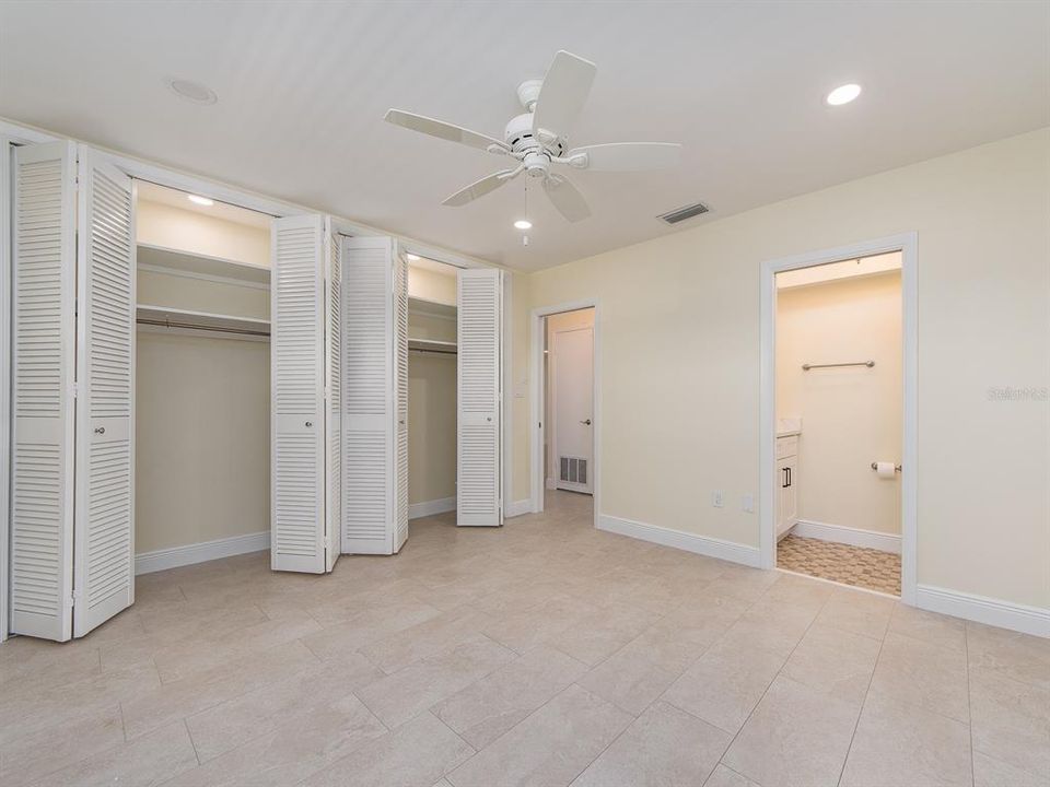 For Rent: $2,800 (2 beds, 1 baths, 1070 Square Feet)