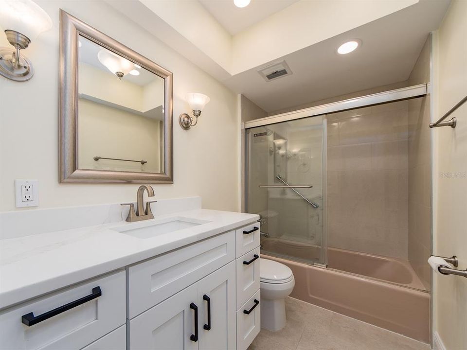 For Rent: $2,800 (2 beds, 1 baths, 1070 Square Feet)
