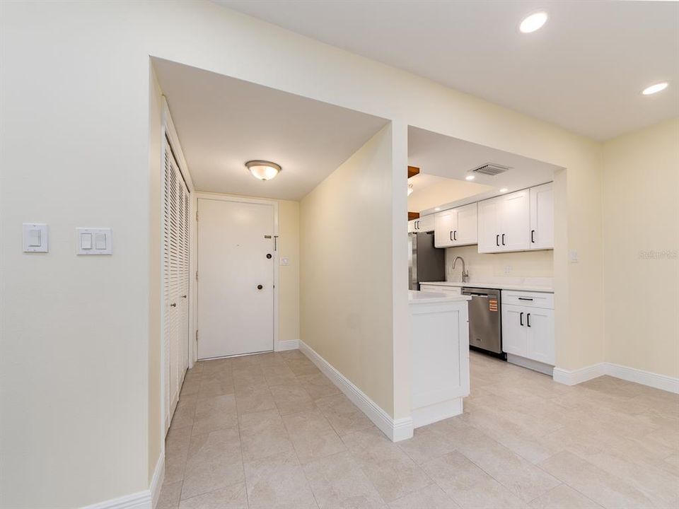 For Rent: $2,800 (2 beds, 1 baths, 1070 Square Feet)