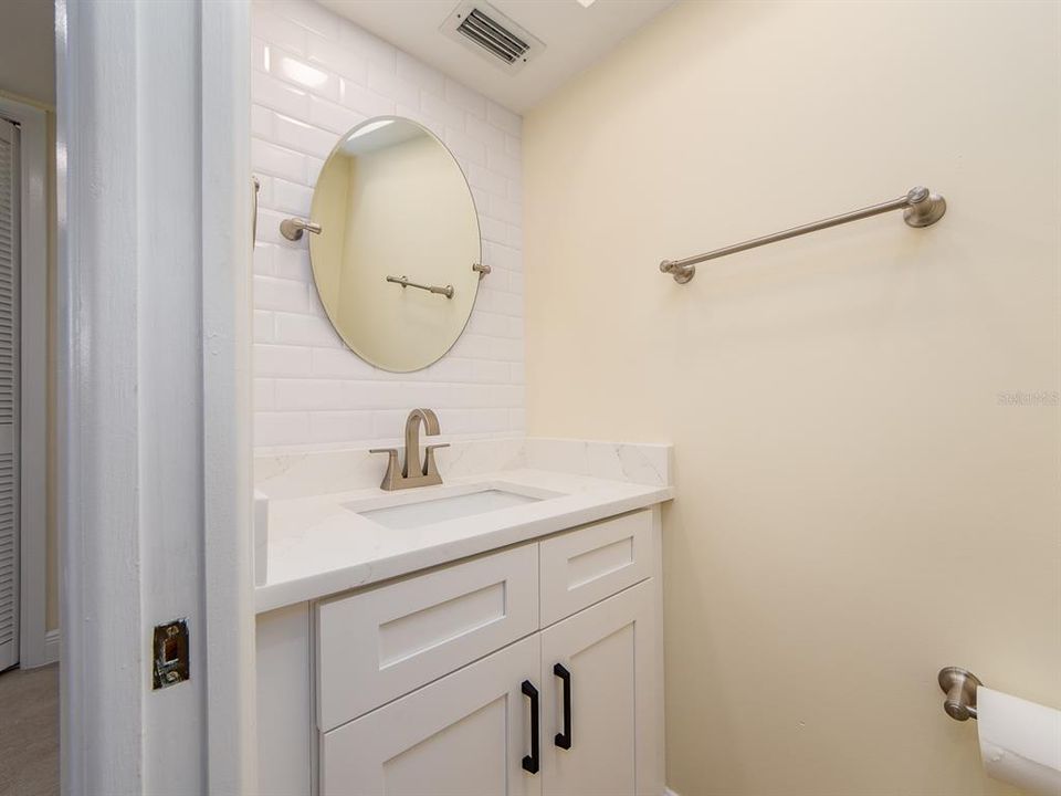 For Rent: $2,800 (2 beds, 1 baths, 1070 Square Feet)