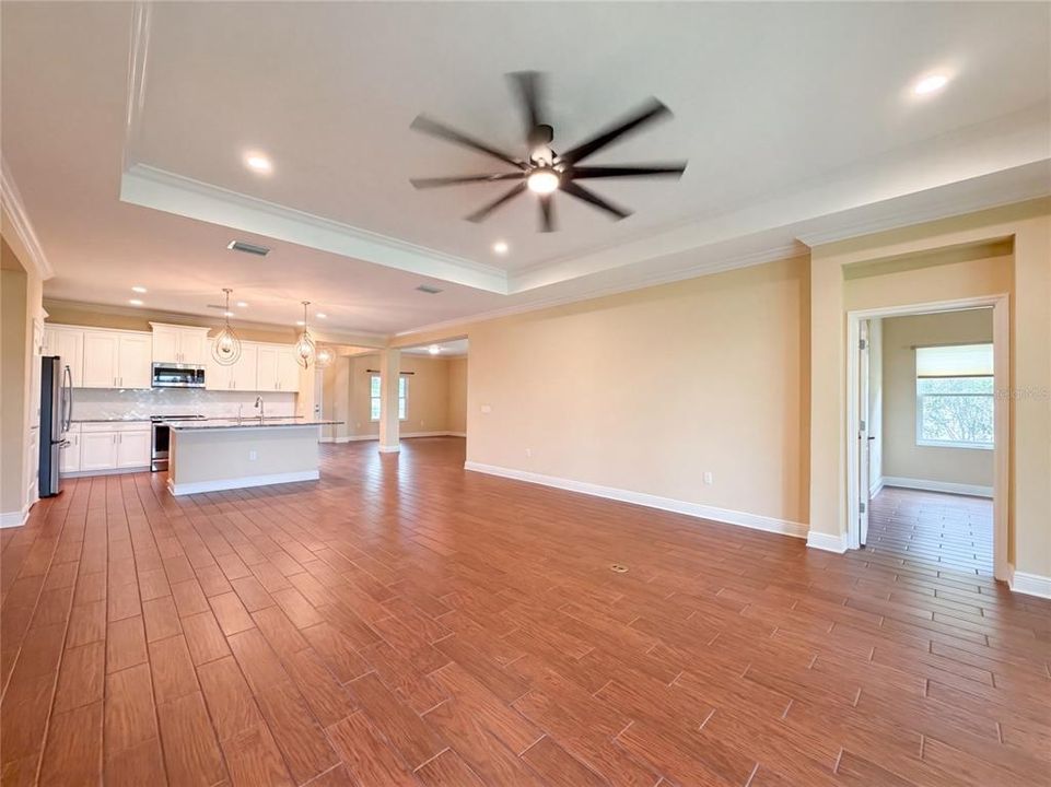 En Venta: $530,000 (4 camas, 3 baños, 3032 Pies cuadrados)