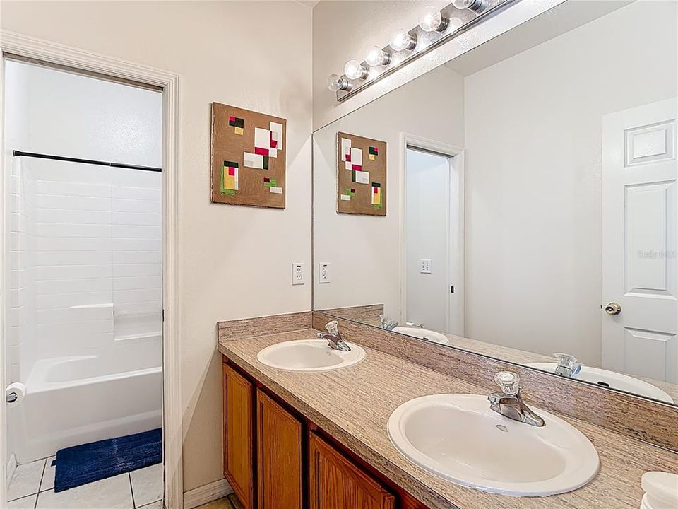 For Sale: $299,000 (5 beds, 3 baths, 1863 Square Feet)