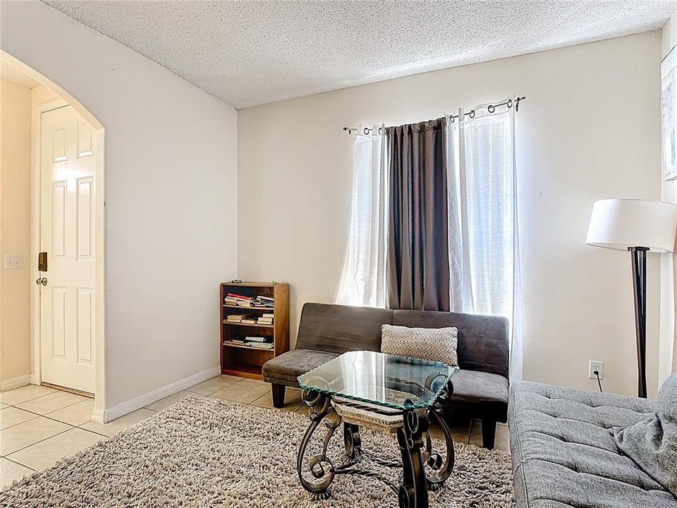 For Sale: $299,000 (5 beds, 3 baths, 1863 Square Feet)