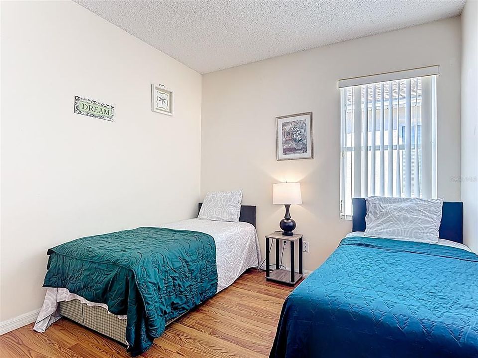For Sale: $299,000 (5 beds, 3 baths, 1863 Square Feet)