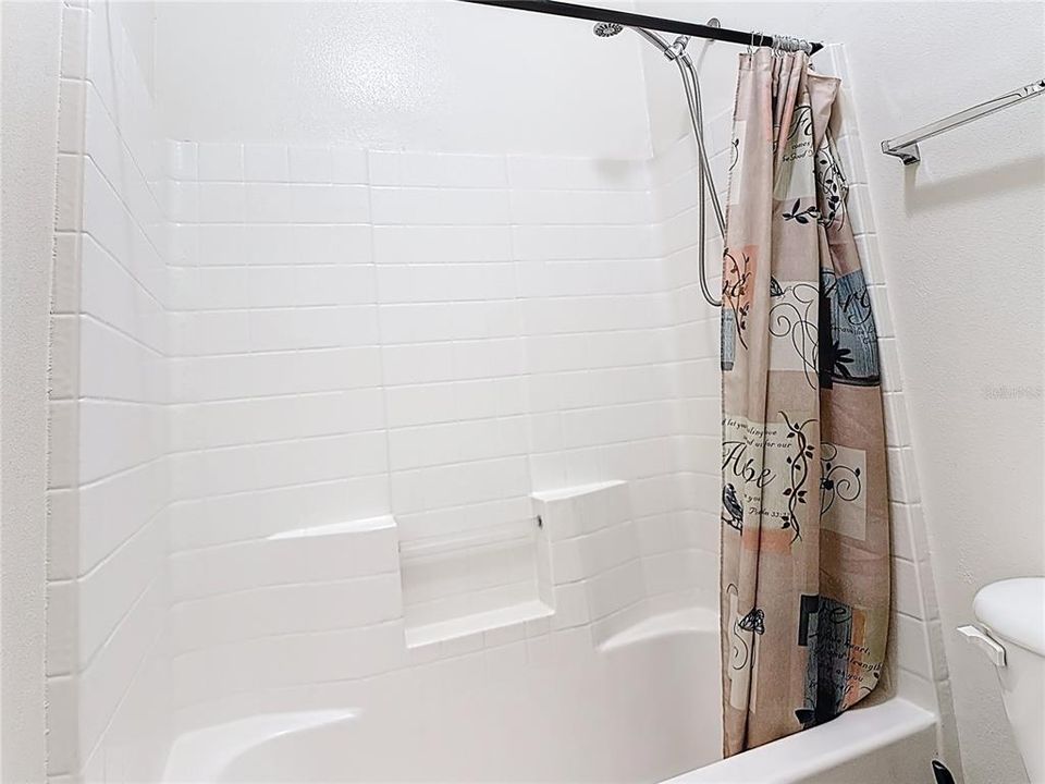 For Sale: $299,000 (5 beds, 3 baths, 1863 Square Feet)
