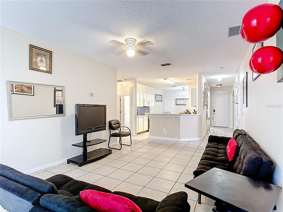 For Sale: $299,000 (5 beds, 3 baths, 1863 Square Feet)