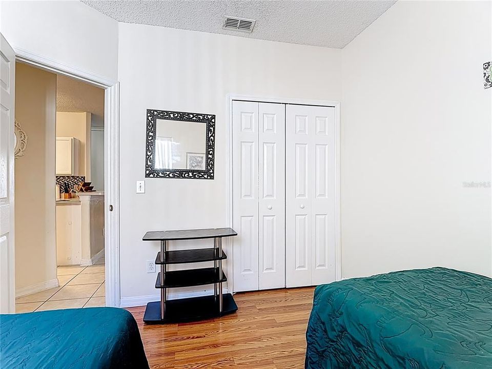 For Sale: $299,000 (5 beds, 3 baths, 1863 Square Feet)