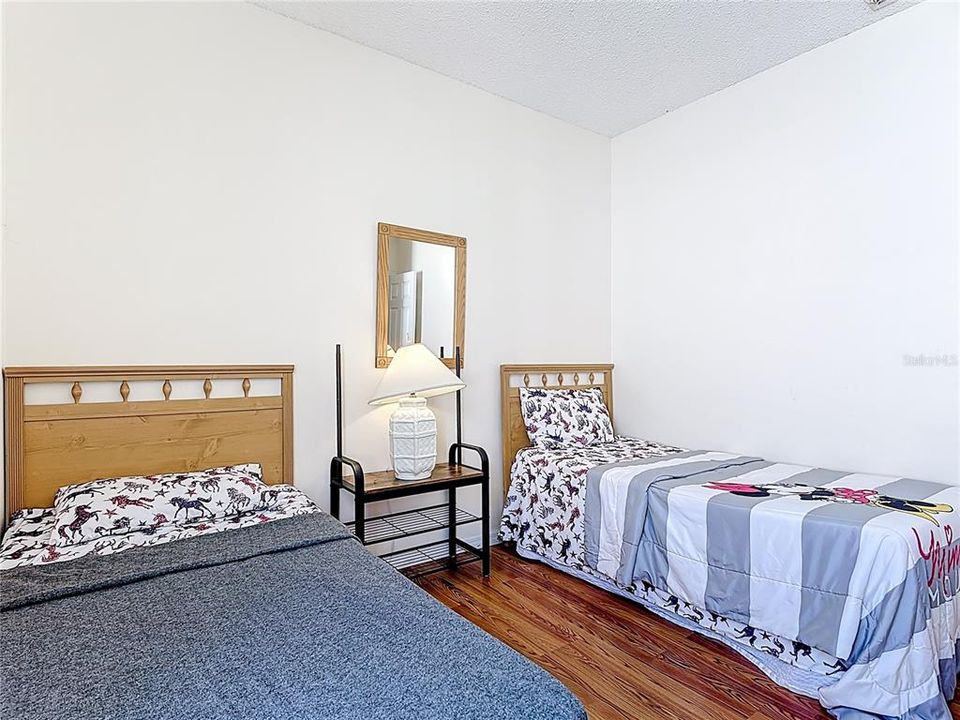 For Sale: $299,000 (5 beds, 3 baths, 1863 Square Feet)