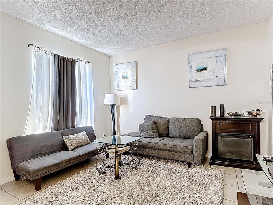 For Sale: $299,000 (5 beds, 3 baths, 1863 Square Feet)