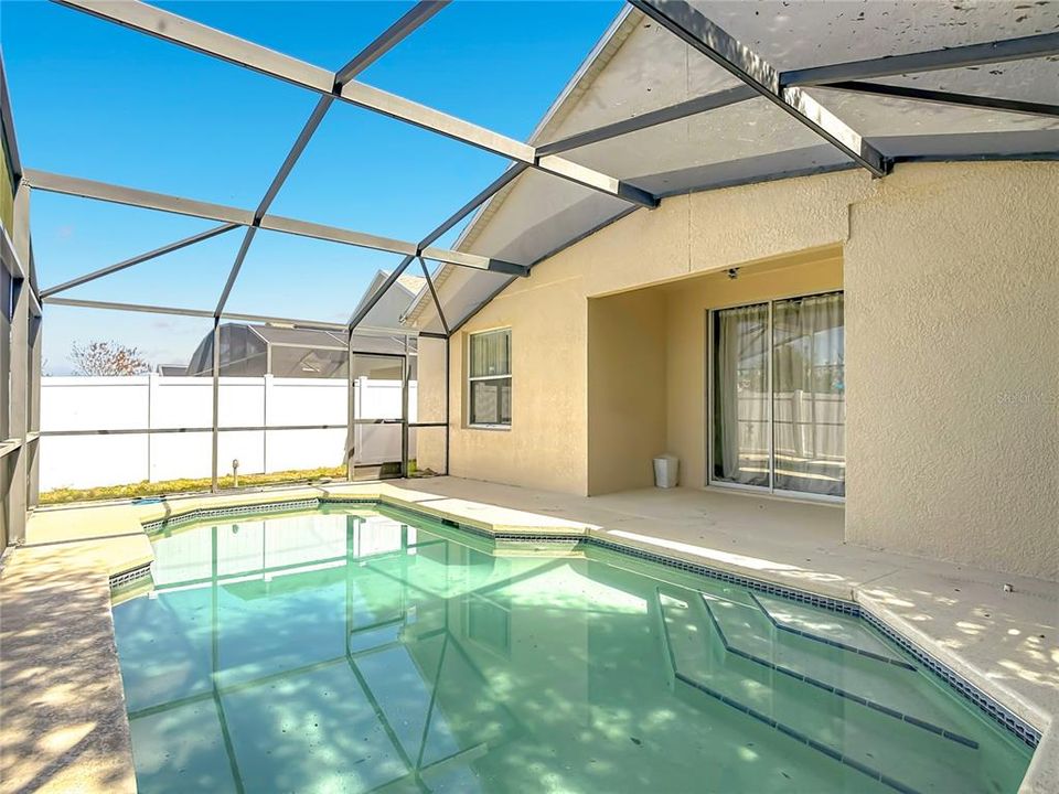 For Sale: $299,000 (5 beds, 3 baths, 1863 Square Feet)